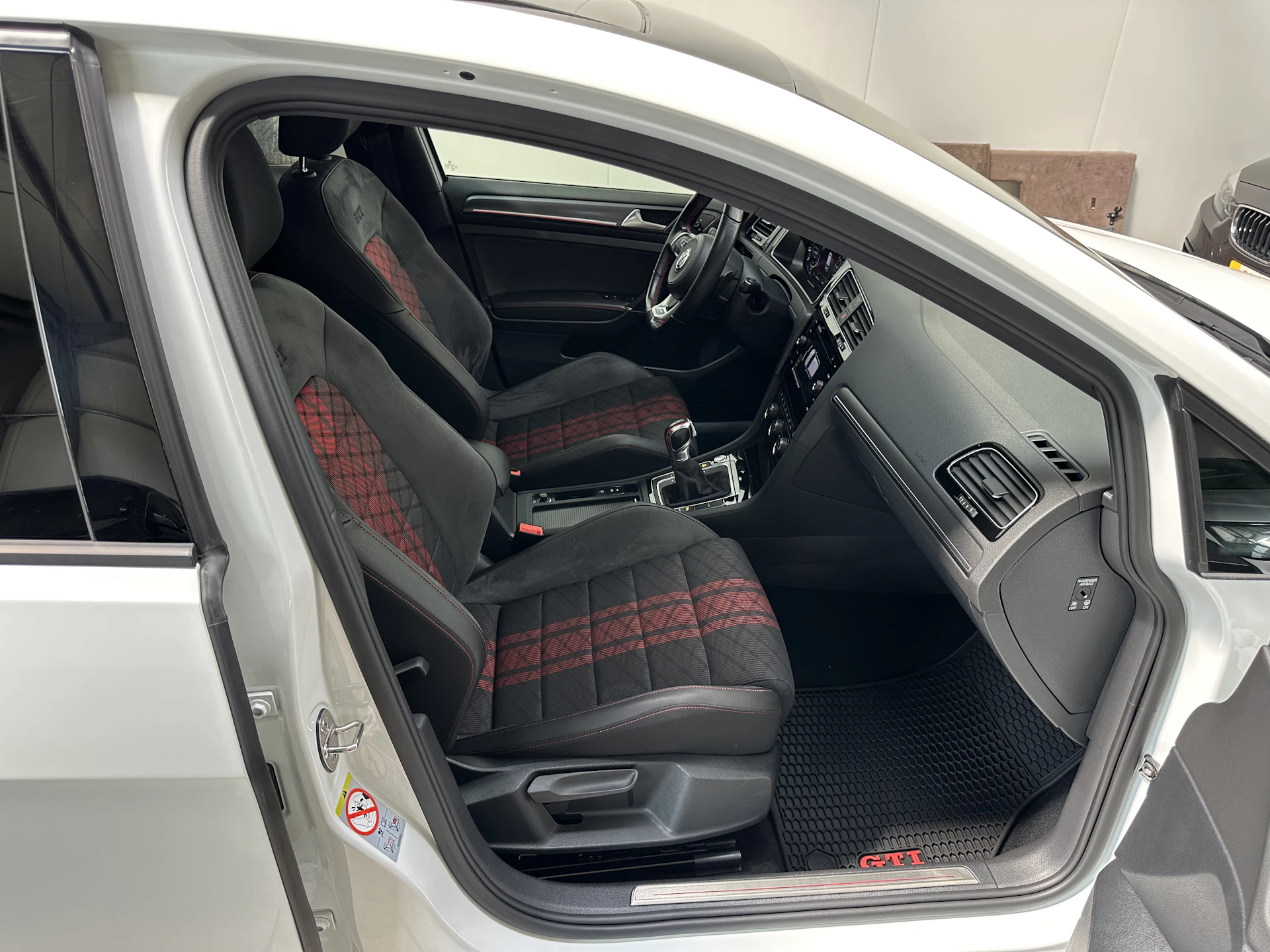 Car Image https://s3-gearspark.s3.amazonaws.com/uploads/user/100125/f09e0076dfea4dbbb90de80786d04979.webp