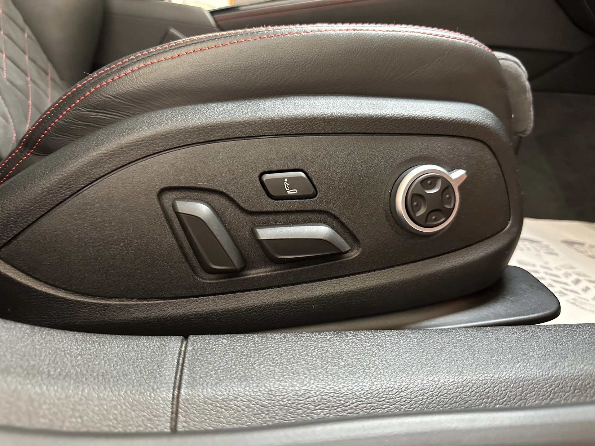 Car Image https://s3-gearspark.s3.amazonaws.com/uploads/user/100127/7112d16108a04085b03802b1ae03a840.webp