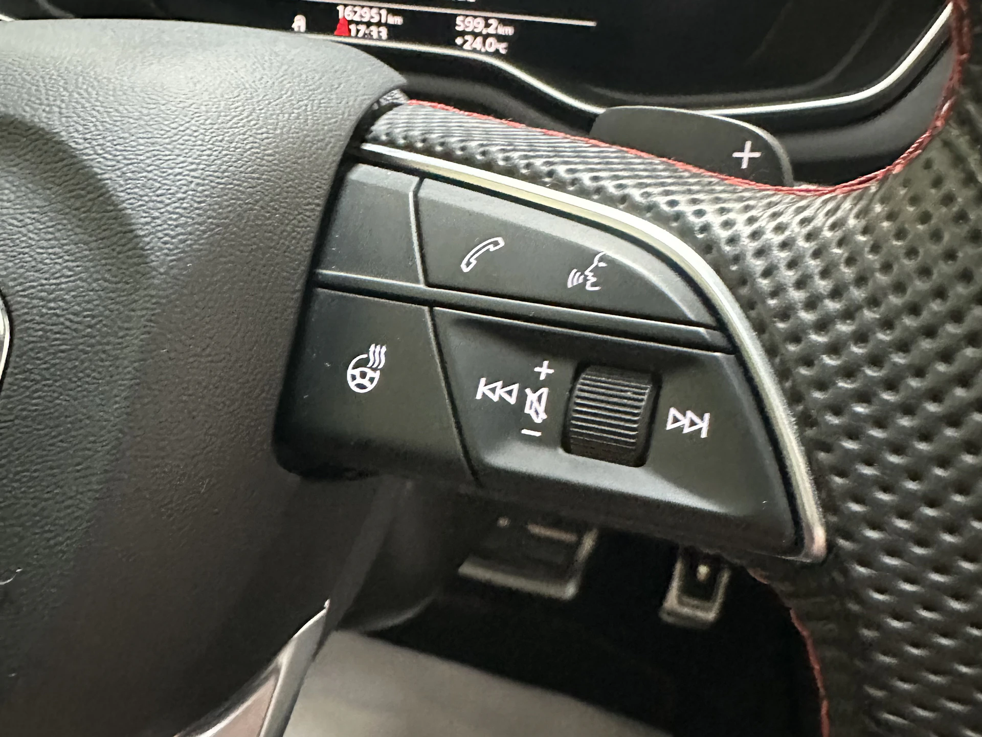 Car Image https://s3-gearspark.s3.amazonaws.com/uploads/user/100127/d461d20c696a4047bbe2cff859fbf2c4.webp