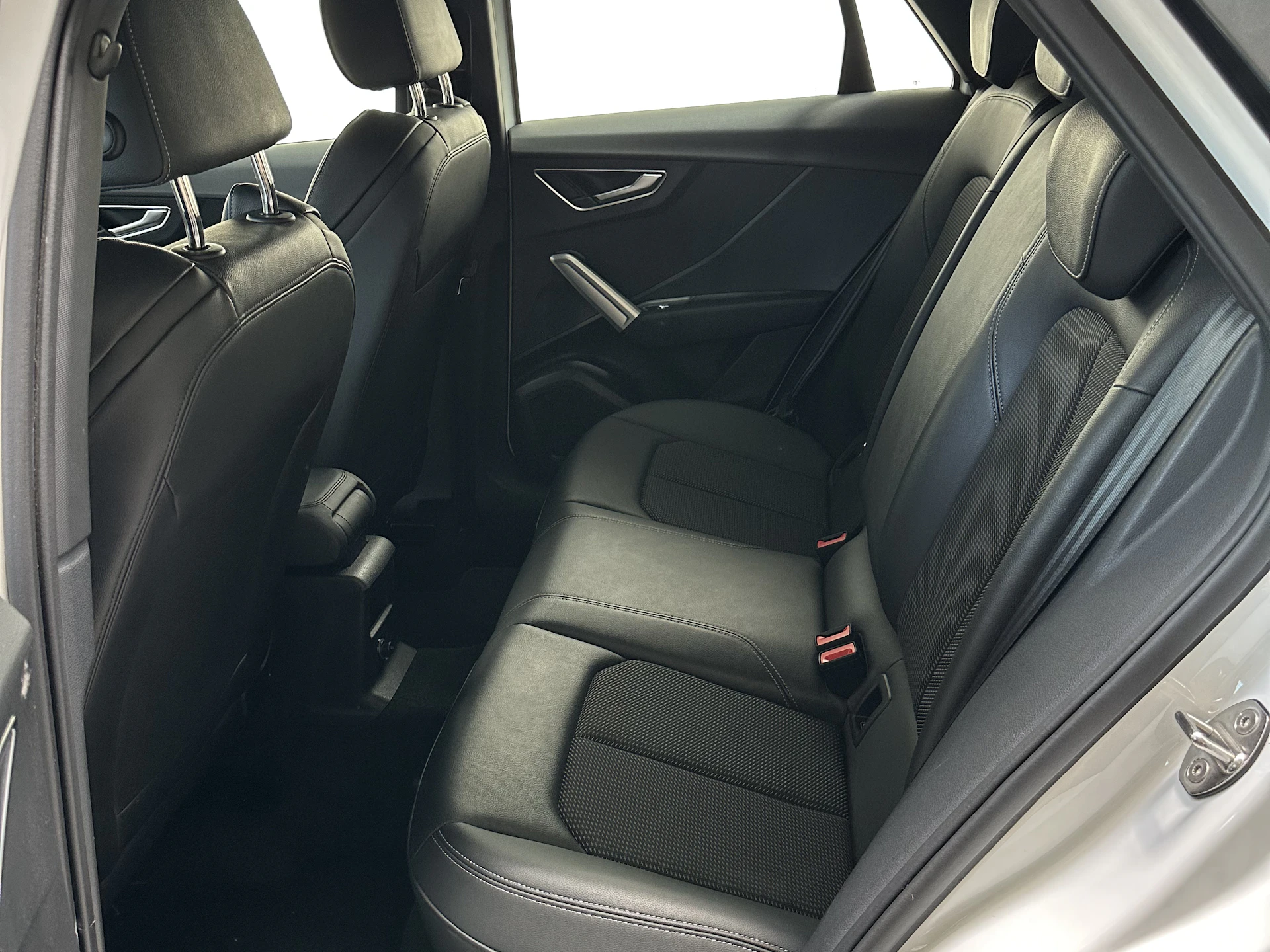Car Image https://s3-gearspark.s3.amazonaws.com/uploads/user/100128/8f6113f894204eeab6b59eb6f02f925d.webp