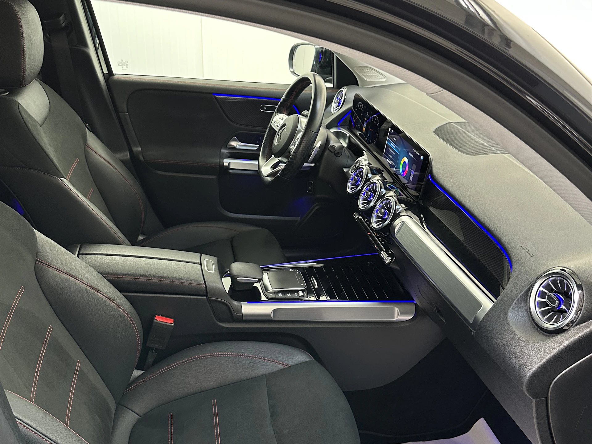 Car Image https://s3-gearspark.s3.amazonaws.com/uploads/user/100130/a5dde979a0744178b158a0542d0076c5.webp