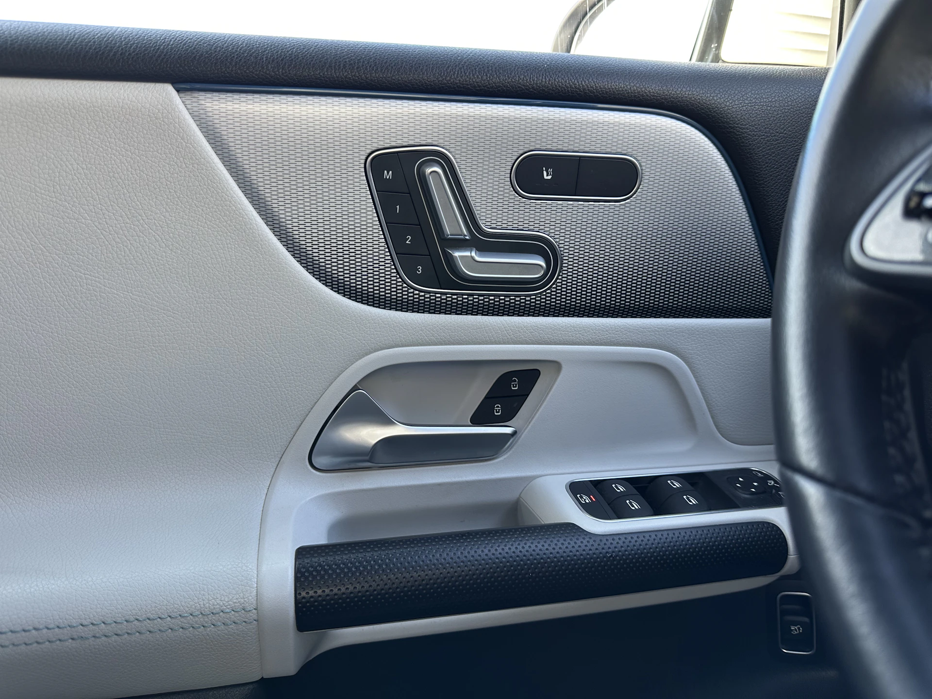 Car Image https://s3-gearspark.s3.amazonaws.com/uploads/user/100131/947725c351ce4c9a80377c3b0727c2ea.webp
